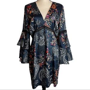 Alexia Admor Dress V-Neck Tiered Bell Sleeves Paisley Floral Size 8